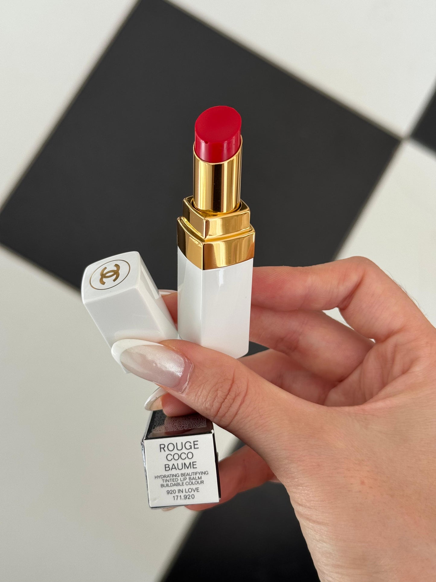 CHANEL Coco Baume Satin (920)
Hydrating Beautifying Tinted Lip Balm – Buildable Colour