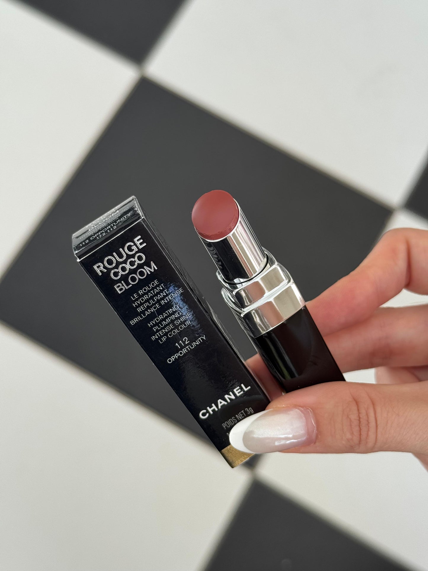 CHANEL Rouge Coco Bloom (112)
Hydrating Plumping Intense Shine Lipstick