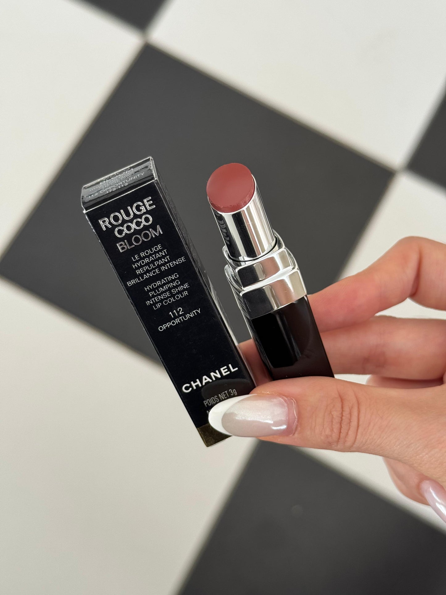 CHANEL Rouge Coco Bloom (112)
Hydrating Plumping Intense Shine Lipstick