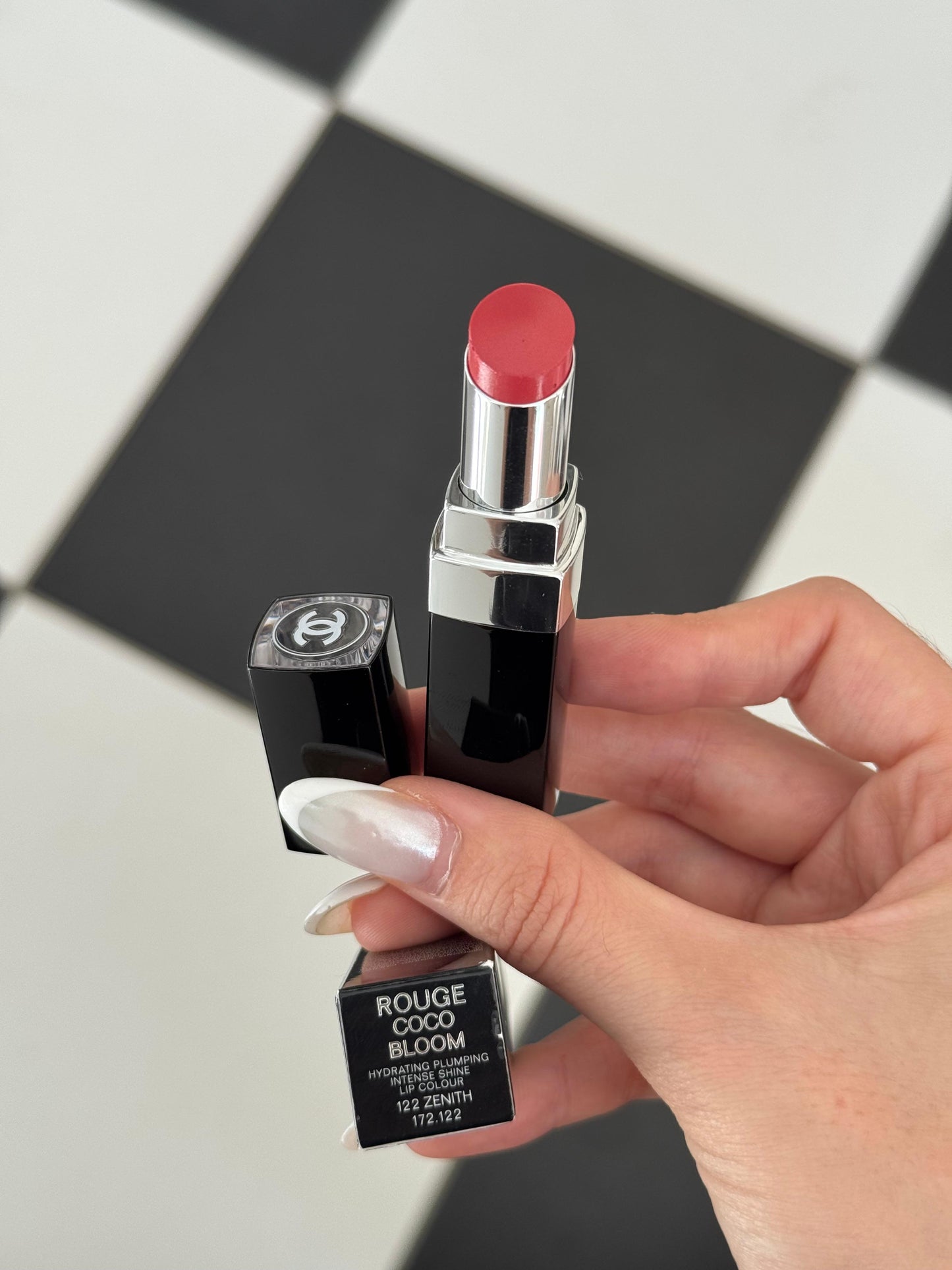 CHANEL Rouge Coco Bloom (122)
Hydrating Plumping Intense Shine Lipstick