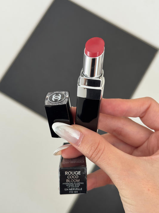 CHANEL Rouge Coco Bloom (124)
Hydrating Plumping Intense Shine Lipstick