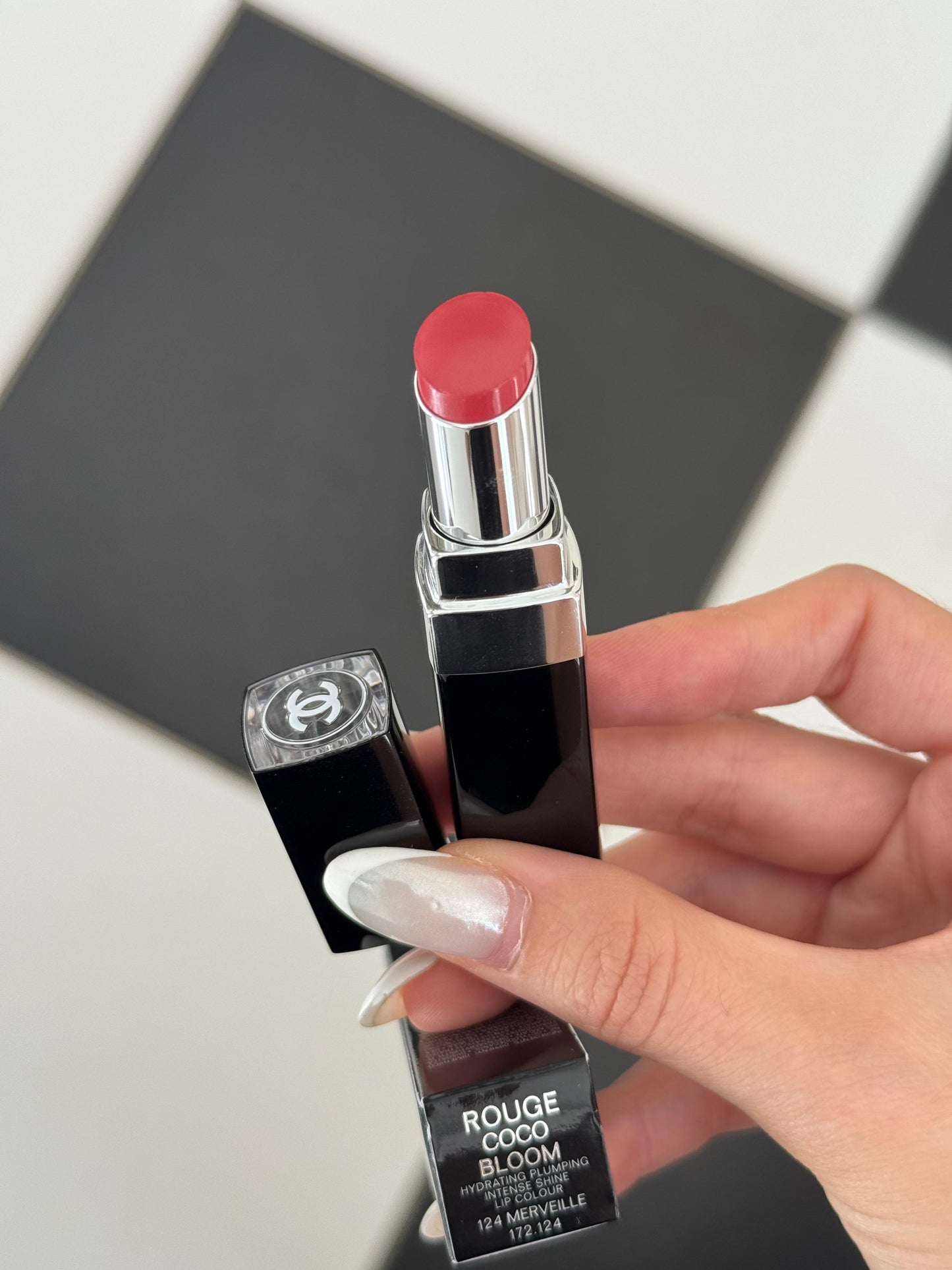 CHANEL Rouge Coco Bloom (124)
Hydrating Plumping Intense Shine Lipstick