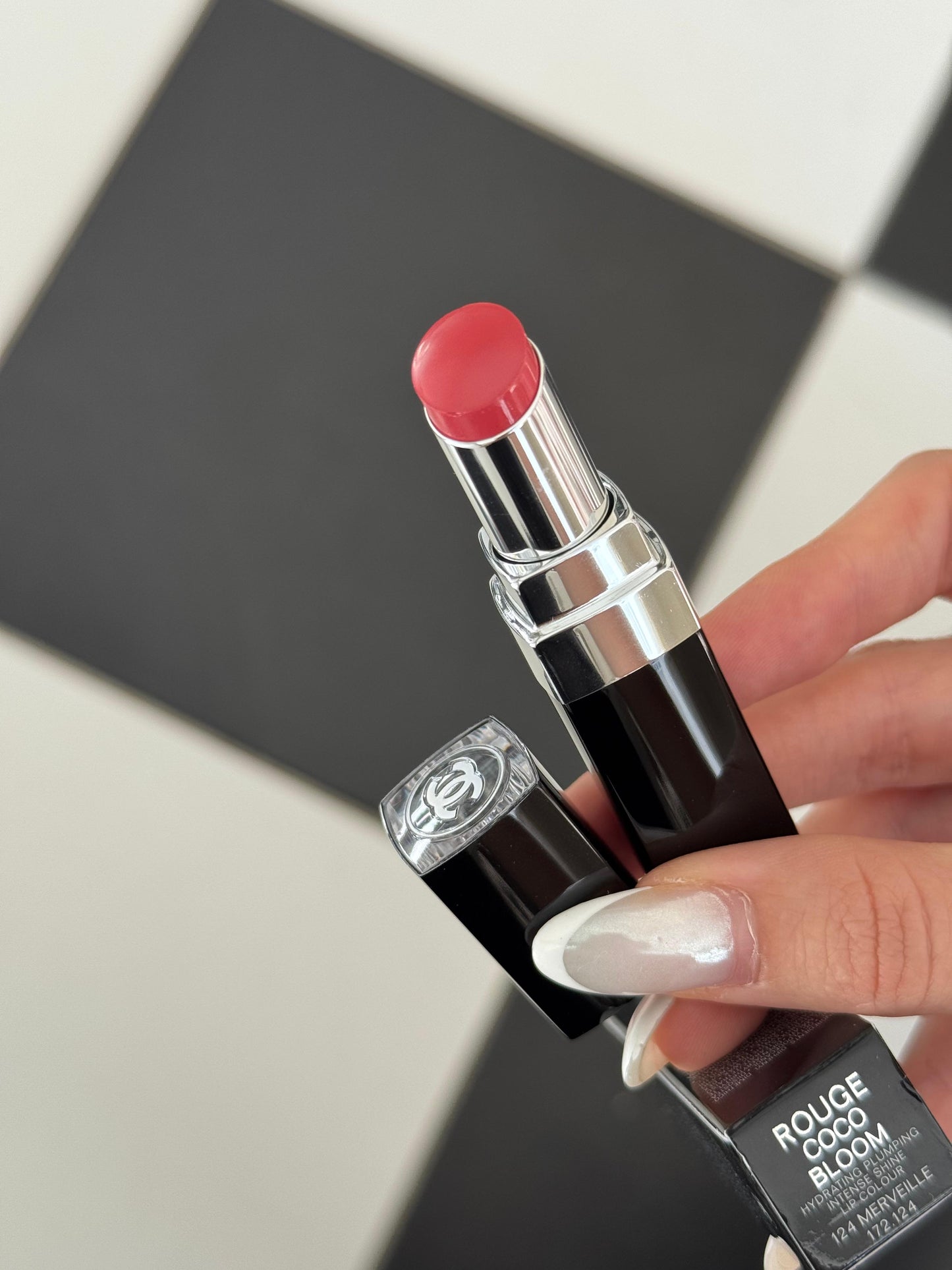 CHANEL Rouge Coco Bloom (124)
Hydrating Plumping Intense Shine Lipstick