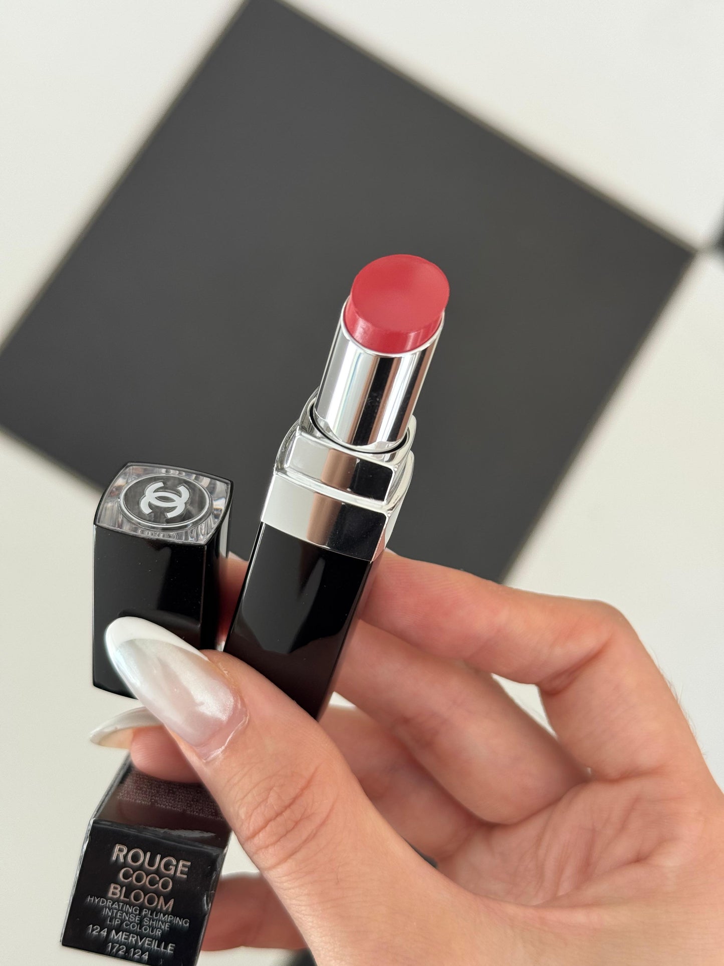 CHANEL Rouge Coco Bloom (124)
Hydrating Plumping Intense Shine Lipstick