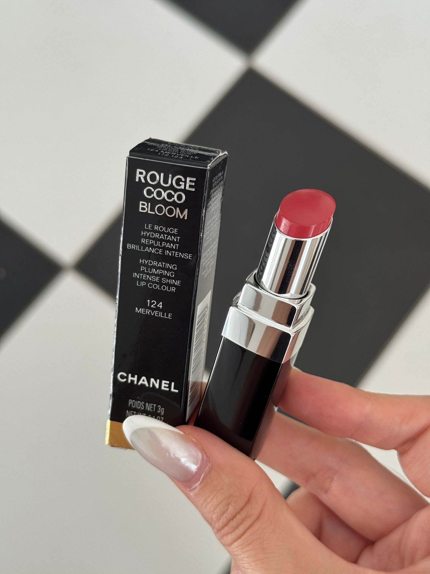 CHANEL Rouge Coco Bloom (124)
Hydrating Plumping Intense Shine Lipstick