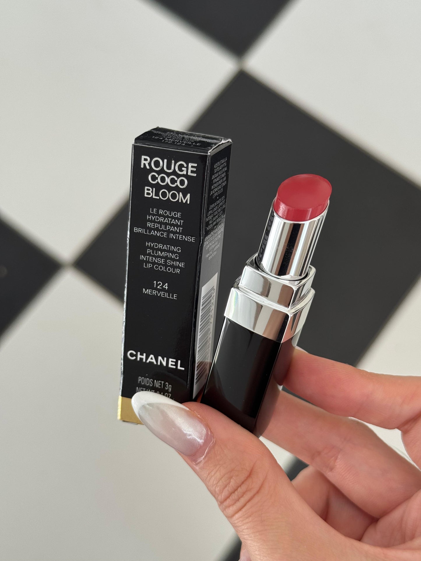 CHANEL Rouge Coco Bloom (124)
Hydrating Plumping Intense Shine Lipstick