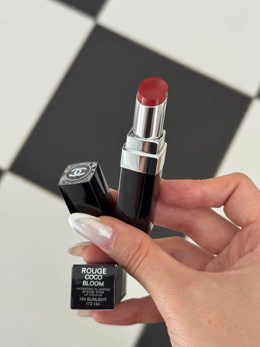 CHANEL Rouge Coco Bloom (134)
Hydrating Plumping Intense Shine Lipstick