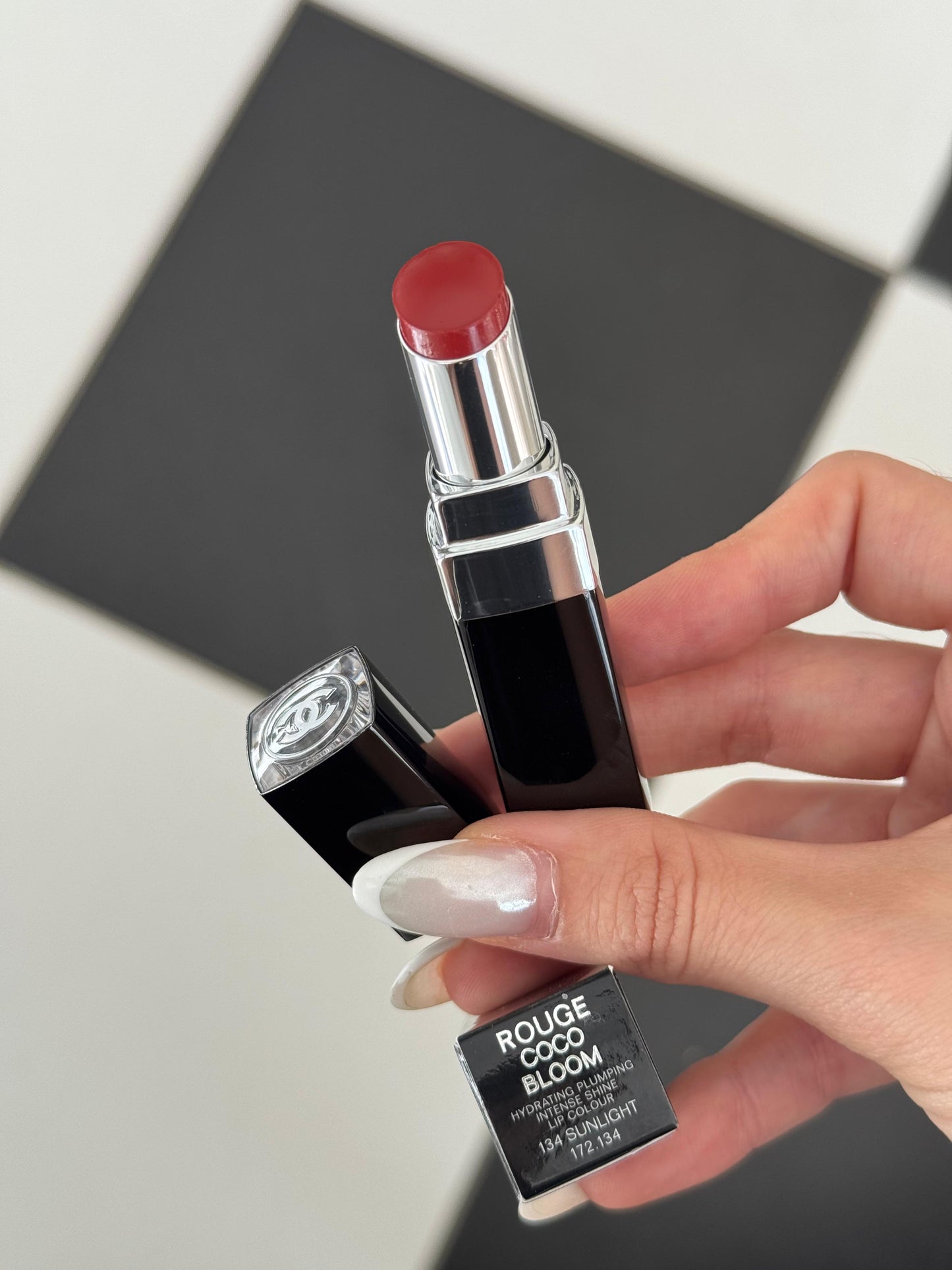 CHANEL Rouge Coco Bloom (134)
Hydrating Plumping Intense Shine Lipstick