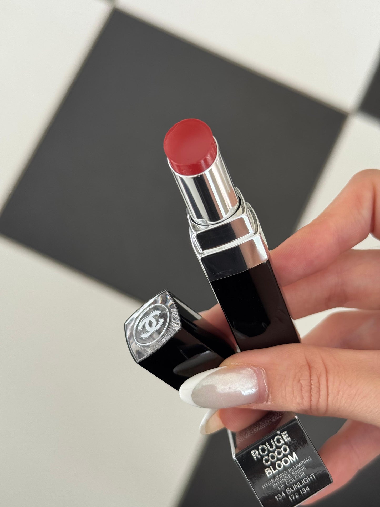 CHANEL Rouge Coco Bloom (134)
Hydrating Plumping Intense Shine Lipstick