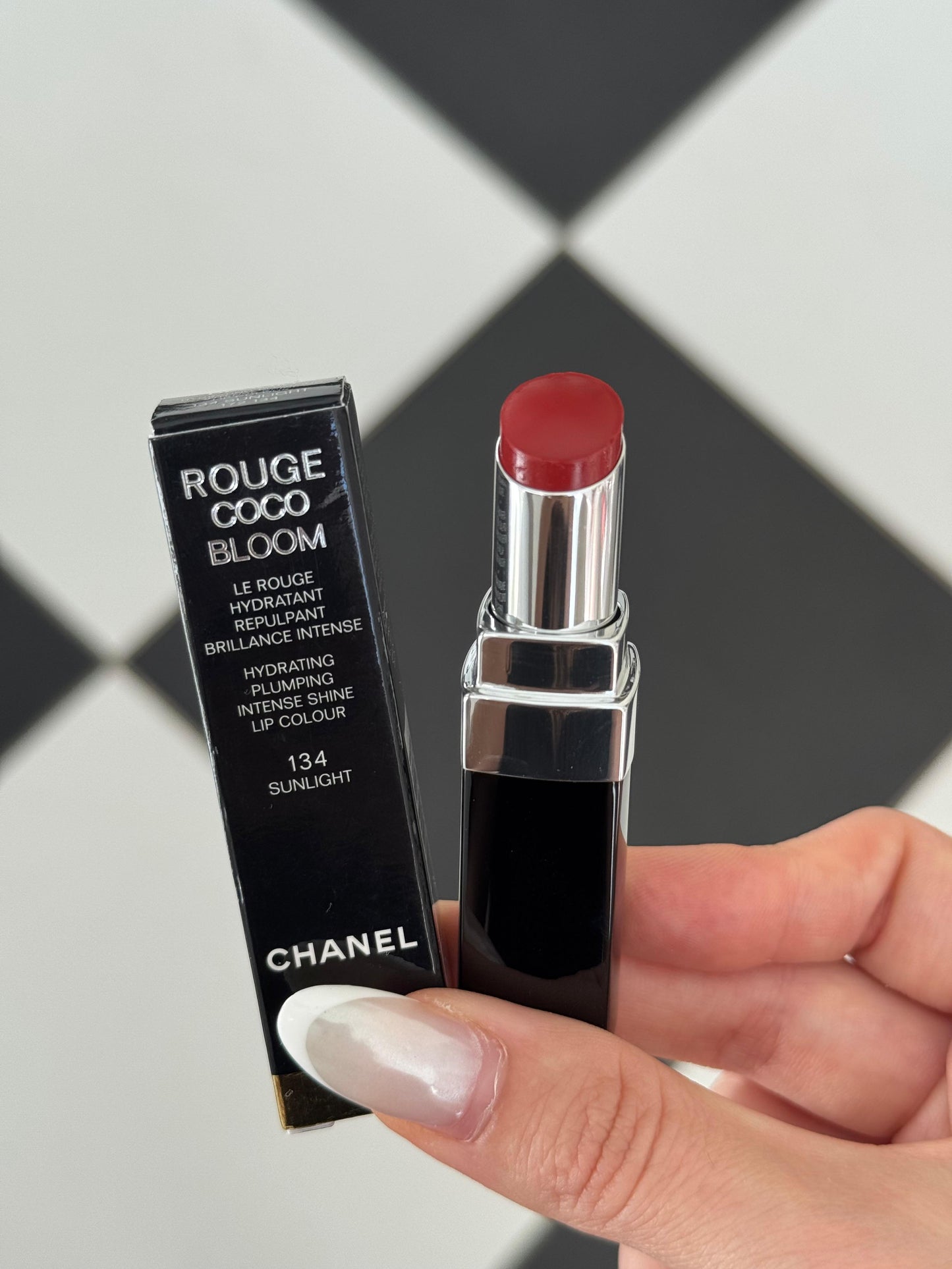 CHANEL Rouge Coco Bloom (134)
Hydrating Plumping Intense Shine Lipstick