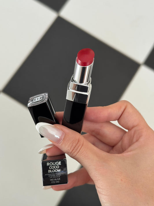 CHANEL Rouge Coco Bloom (140)
Hydrating Plumping Intense Shine Lipstick