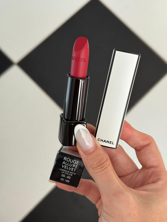 CHANEL Rouge Allure Velvet (00:00)
Luminous Matte Lip Colour Lipstick