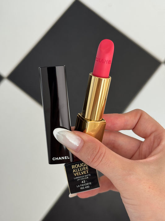 CHANEL Rouge Allure Velvet (43)
Luminous Matte Lipstick
