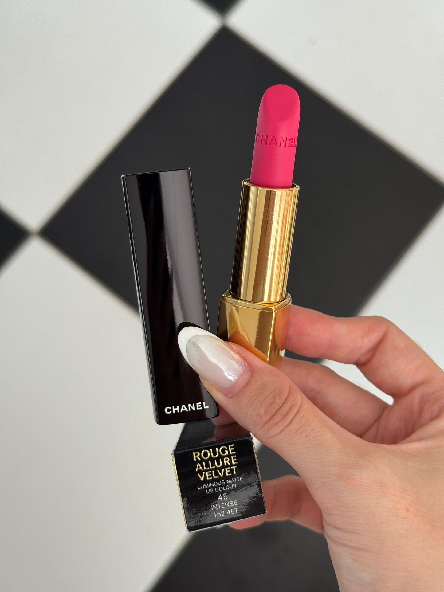 CHANEL Rouge Allure Velvet (45)
Luminous Matte Lipstick