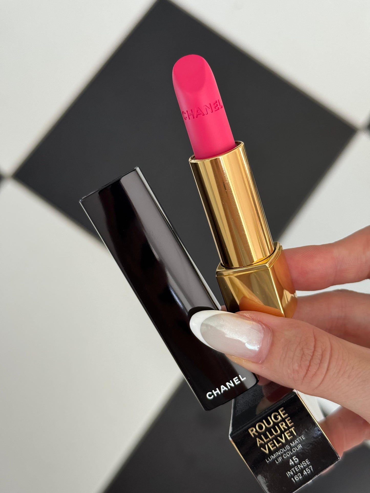 CHANEL Rouge Allure Velvet (45)
Luminous Matte Lipstick