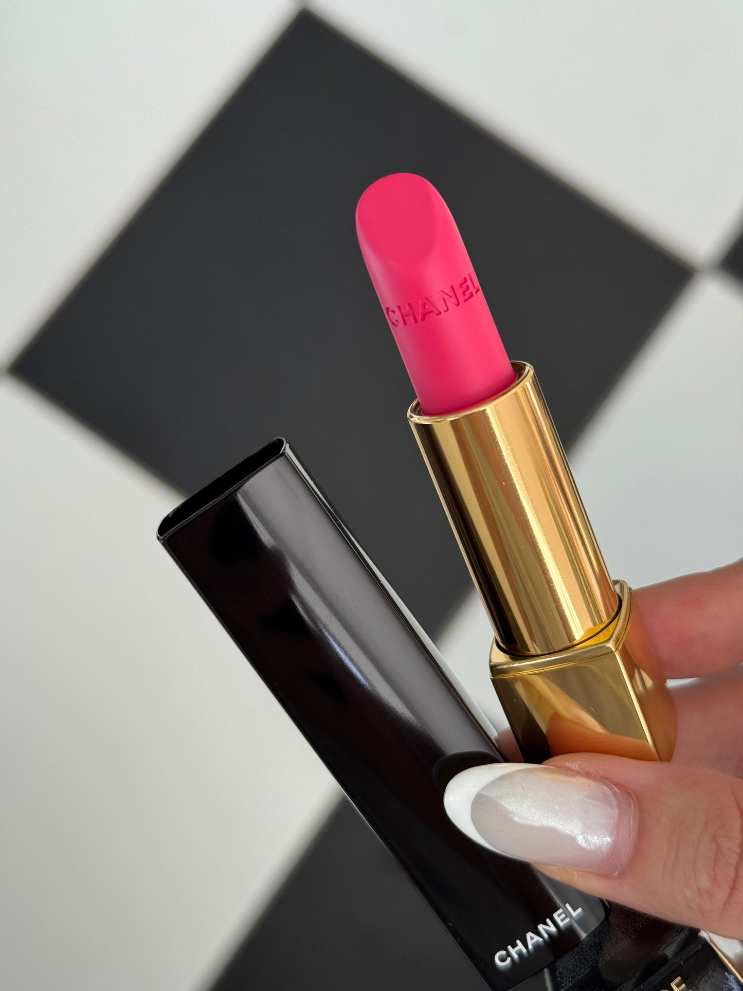 CHANEL Rouge Allure Velvet (45)
Luminous Matte Lipstick
