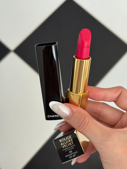 CHANEL Rouge Allure Velvet (46)
Luminous Matte Lipstick