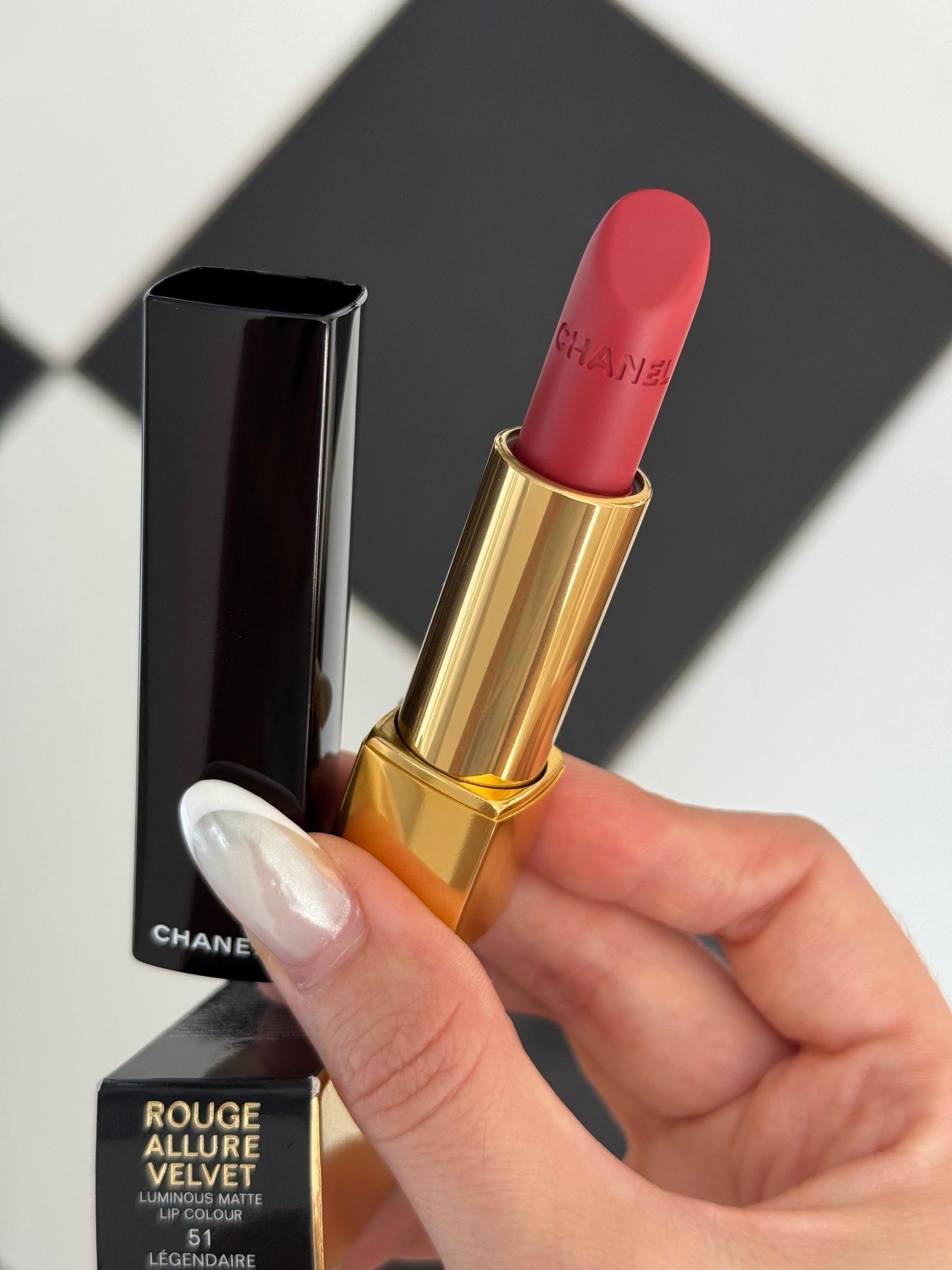 CHANEL Rouge Allure Velvet (51)
Luminous Matte Lipstick