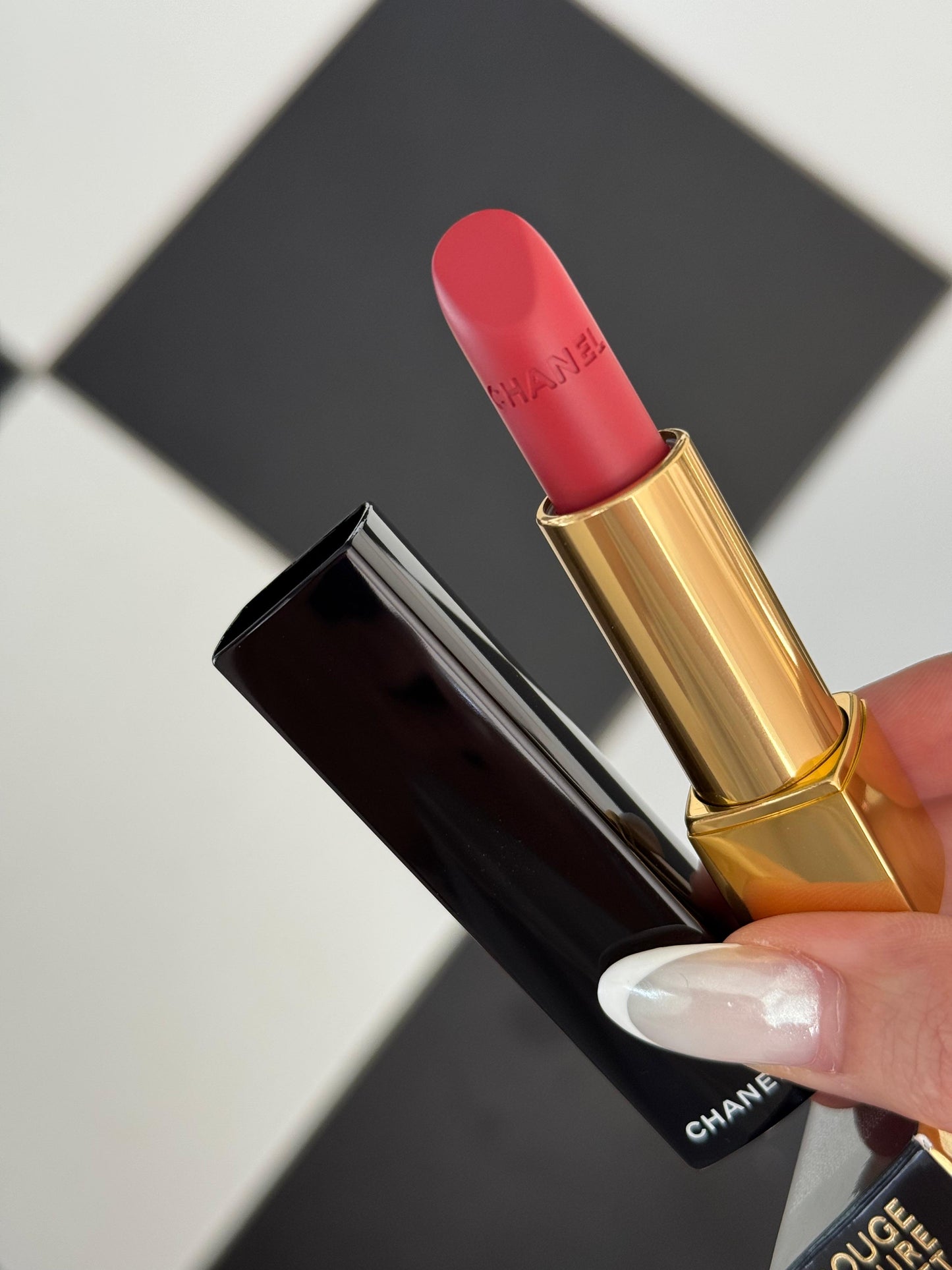 CHANEL Rouge Allure Velvet (51)
Luminous Matte Lipstick