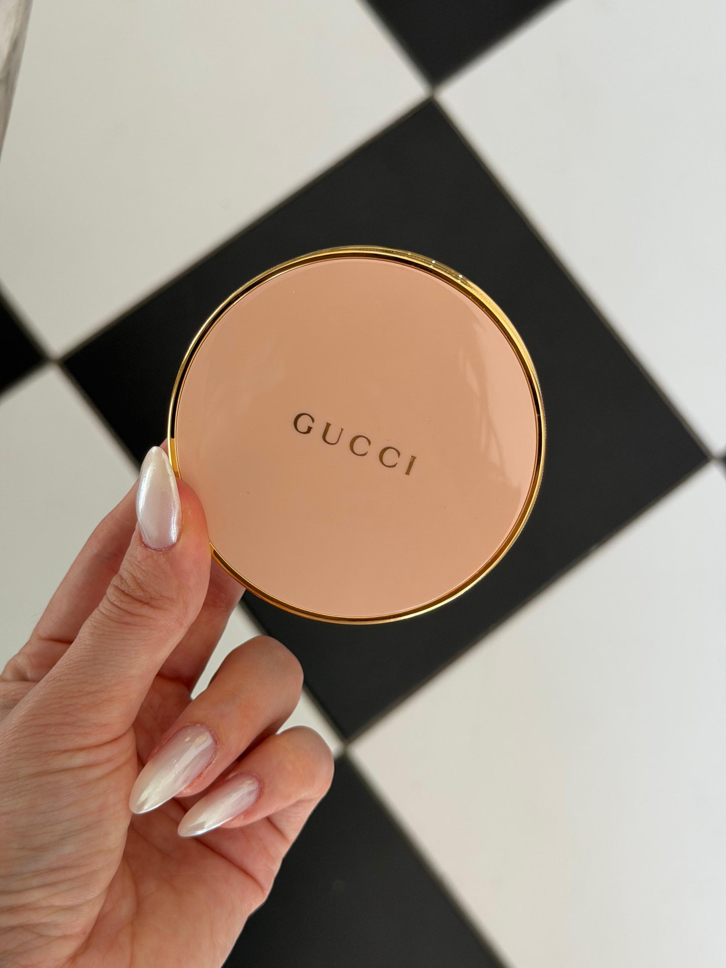 GUCCI Matte Face Powder - Blurring & Mattifying Tinted, Natural Matte (05)