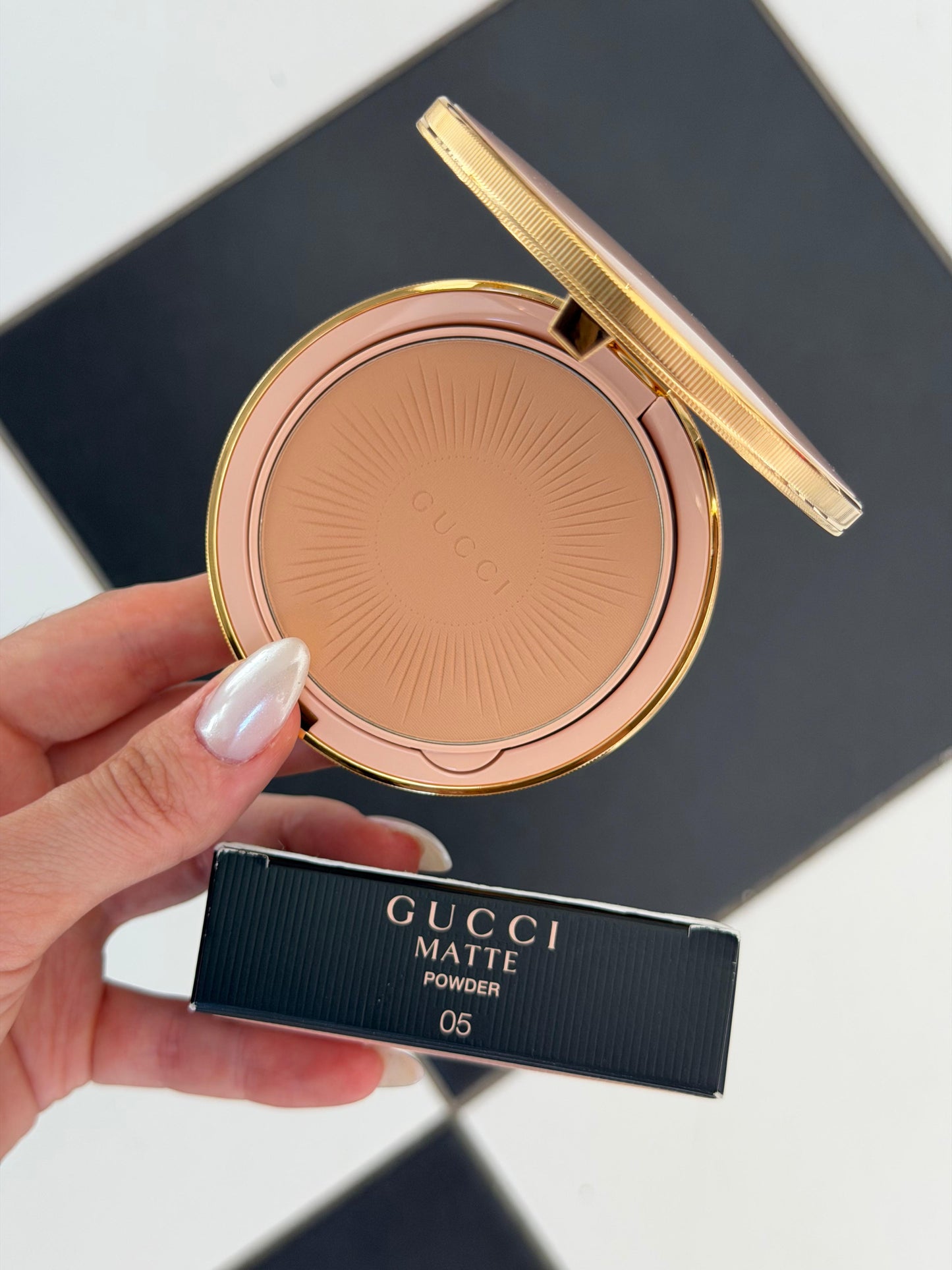 GUCCI Matte Face Powder - Blurring & Mattifying Tinted, Natural Matte (05)