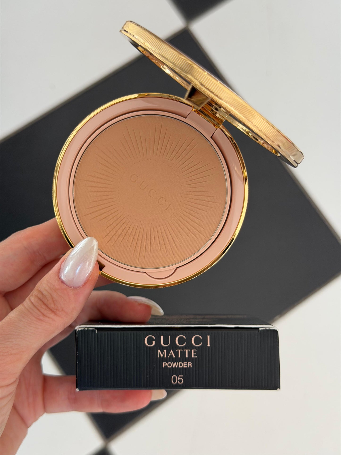 GUCCI Matte Face Powder - Blurring & Mattifying Tinted, Natural Matte (05)