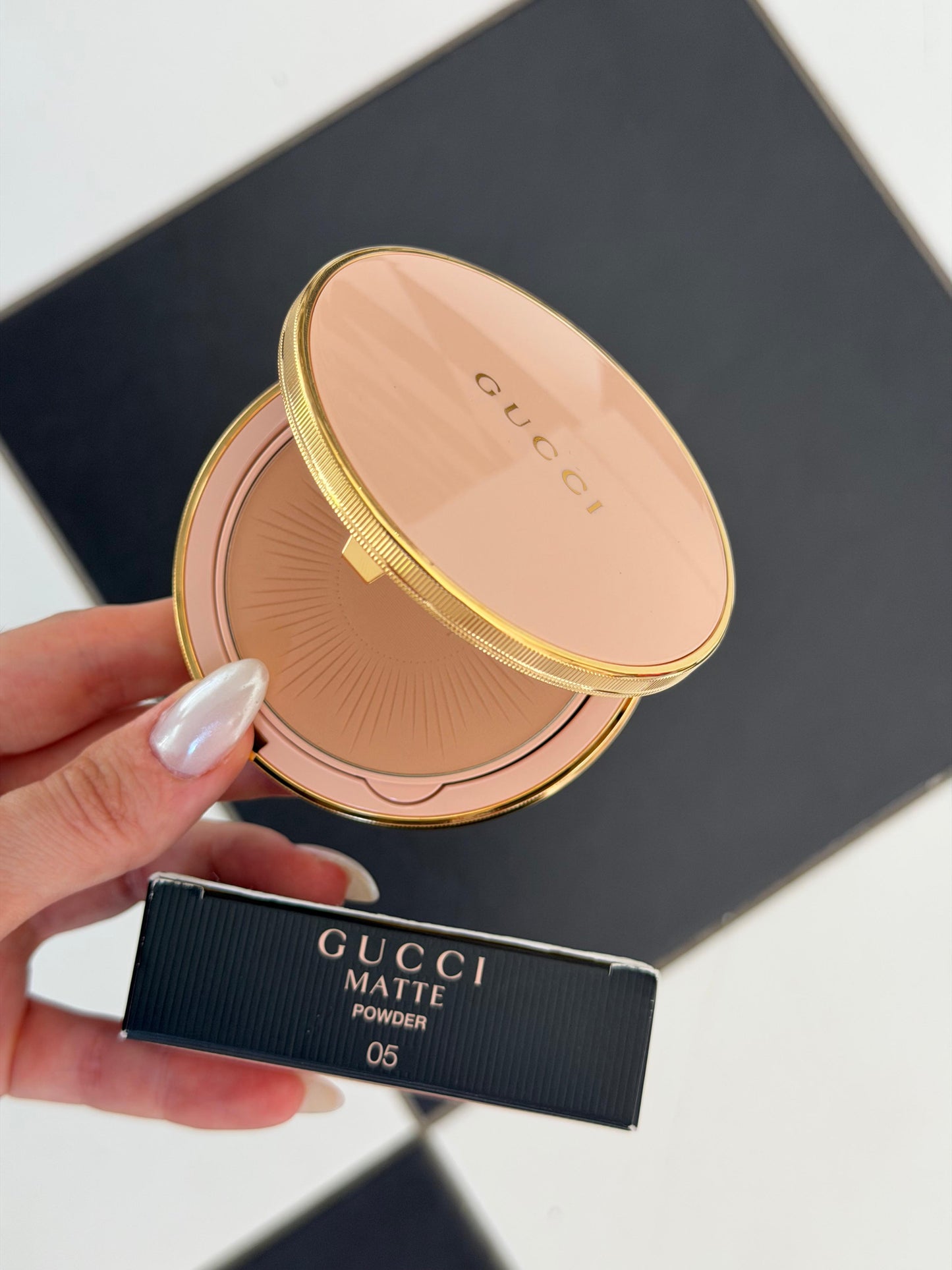 GUCCI Matte Face Powder - Blurring & Mattifying Tinted, Natural Matte (05)