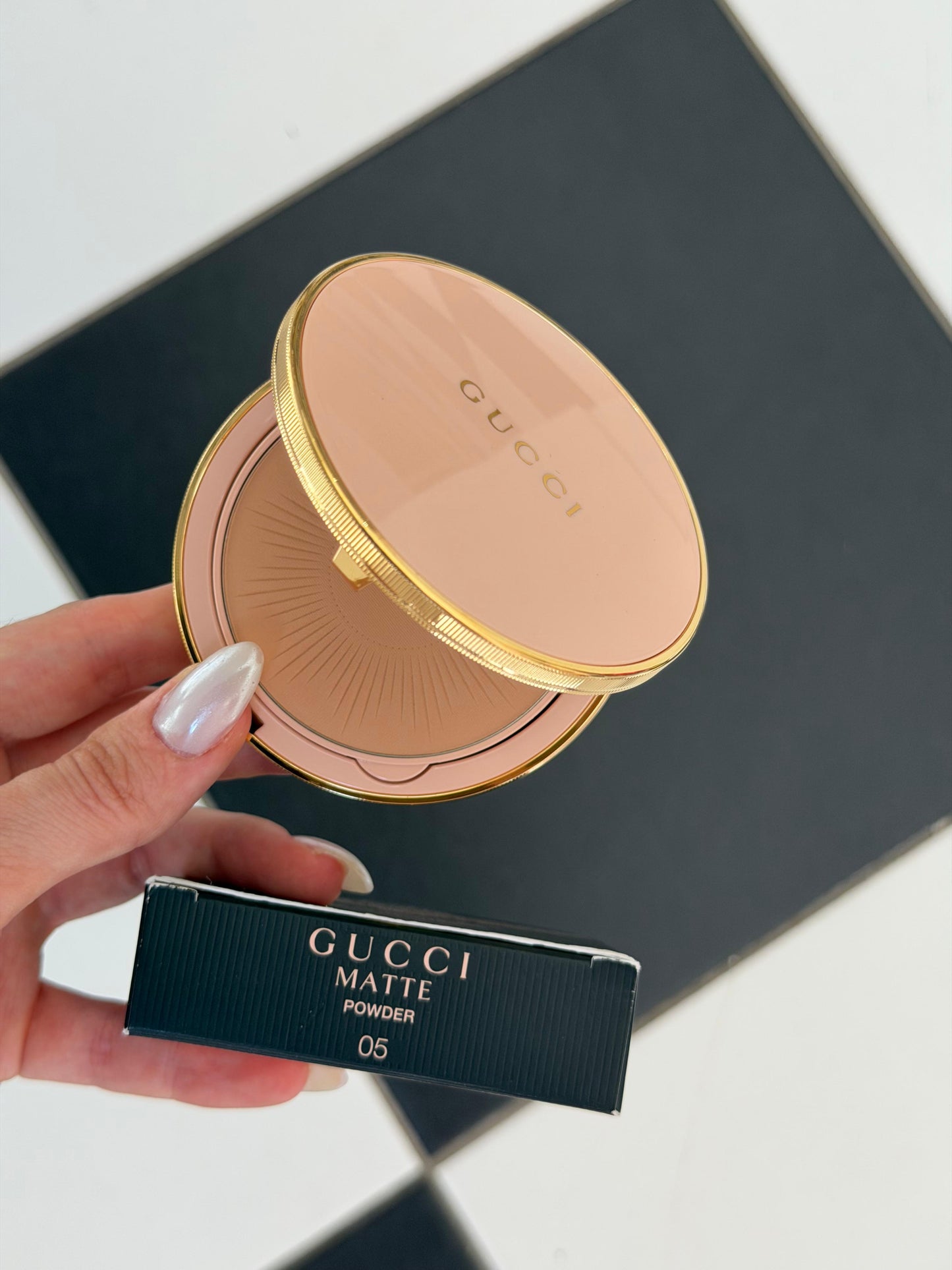 GUCCI Matte Face Powder - Blurring & Mattifying Tinted, Natural Matte (05)