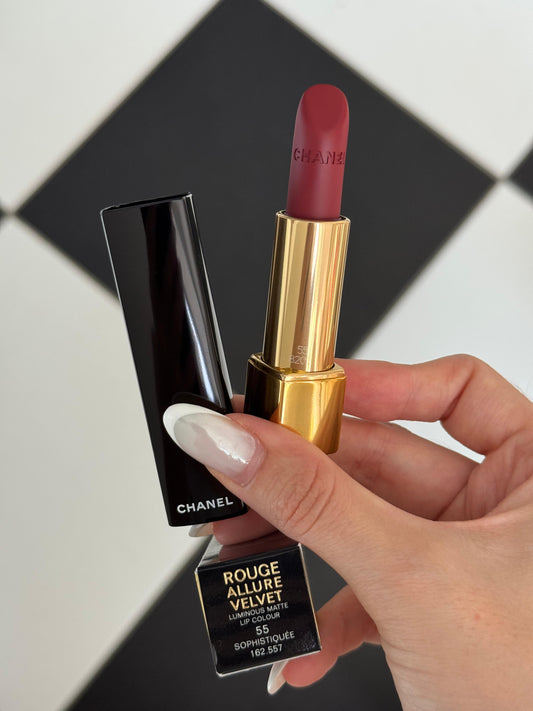 CHANEL Rouge Allure Velvet (55)
Luminous Matte Lipstick