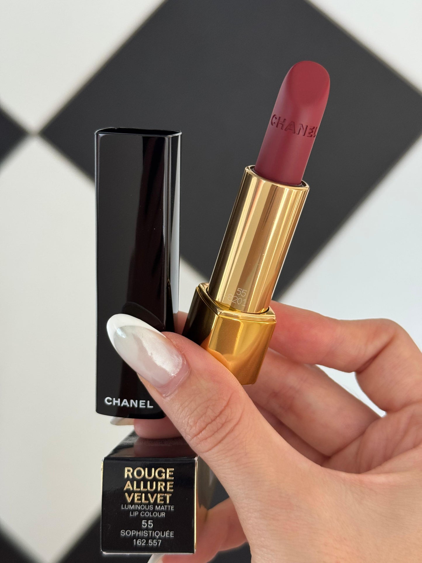 CHANEL Rouge Allure Velvet (55)
Luminous Matte Lipstick