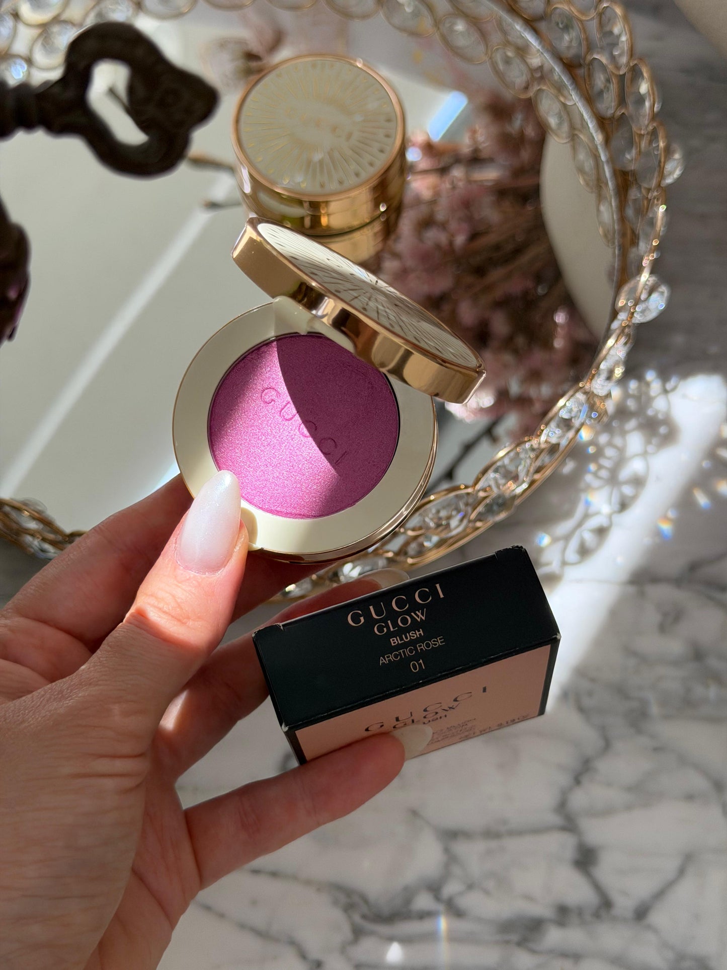 GUCCI Glow Blush (01)
Radiant Silky Luminous Color