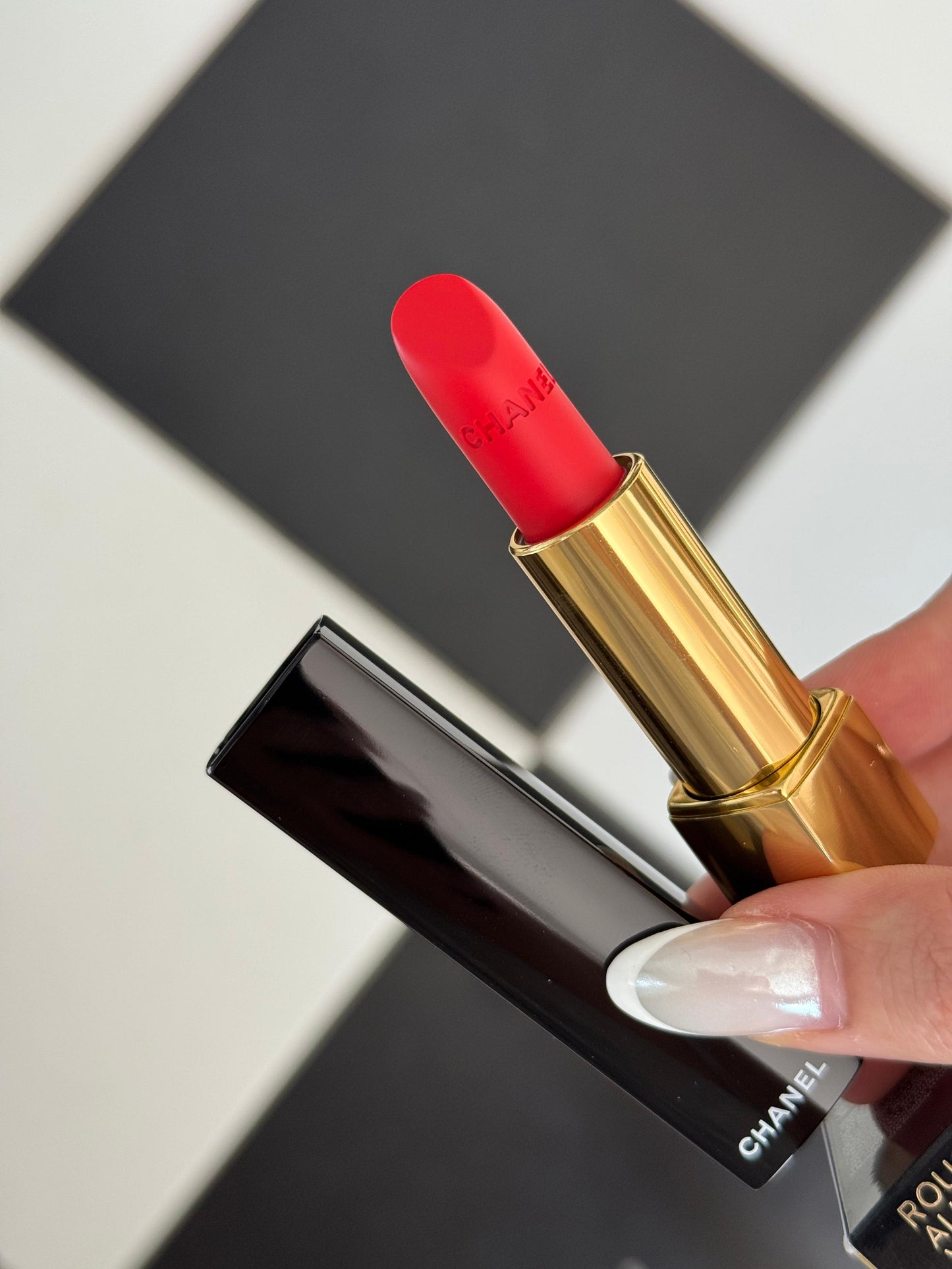 CHANEL Rouge Allure Velvet (57)
Luminous Matte Lipstick