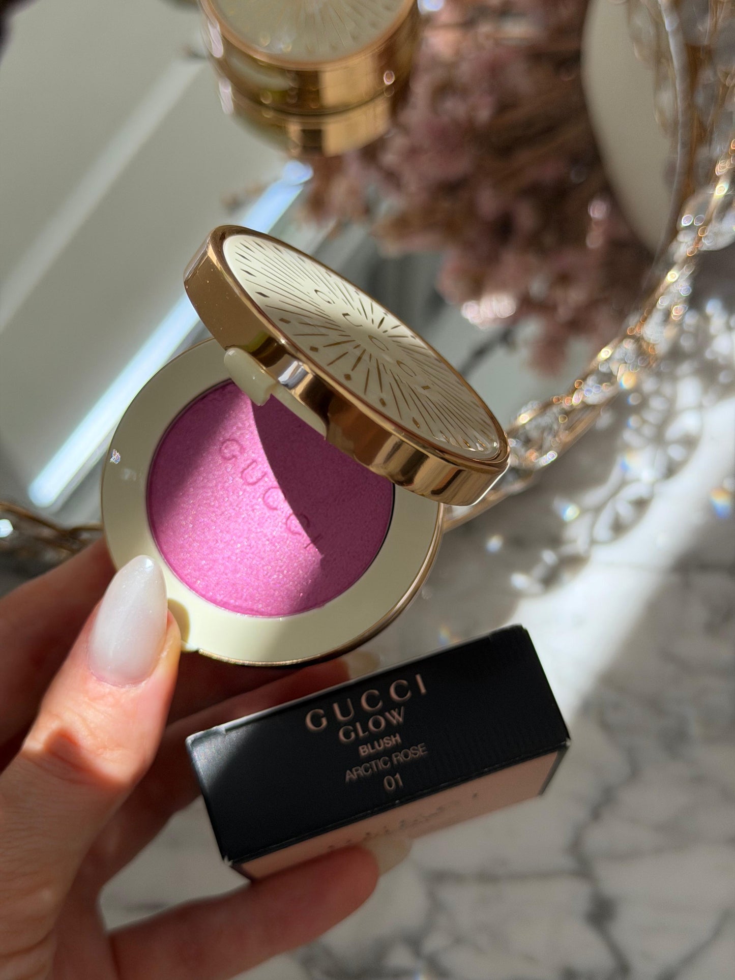 GUCCI Glow Blush (01)
Radiant Silky Luminous Color