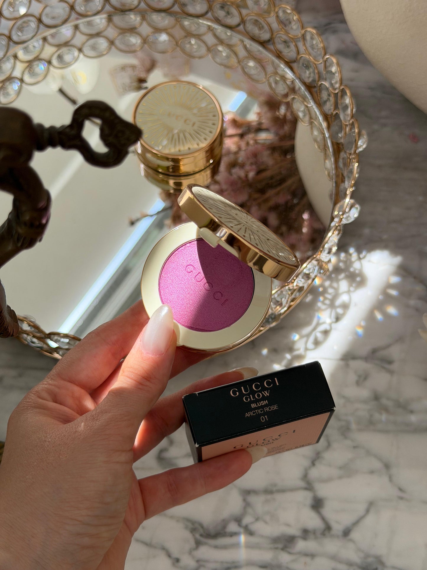 GUCCI Glow Blush (01)
Radiant Silky Luminous Color