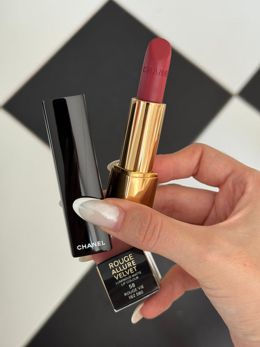 CHANEL Rouge Allure Velvet (58)
Luminous Matte Lipstick