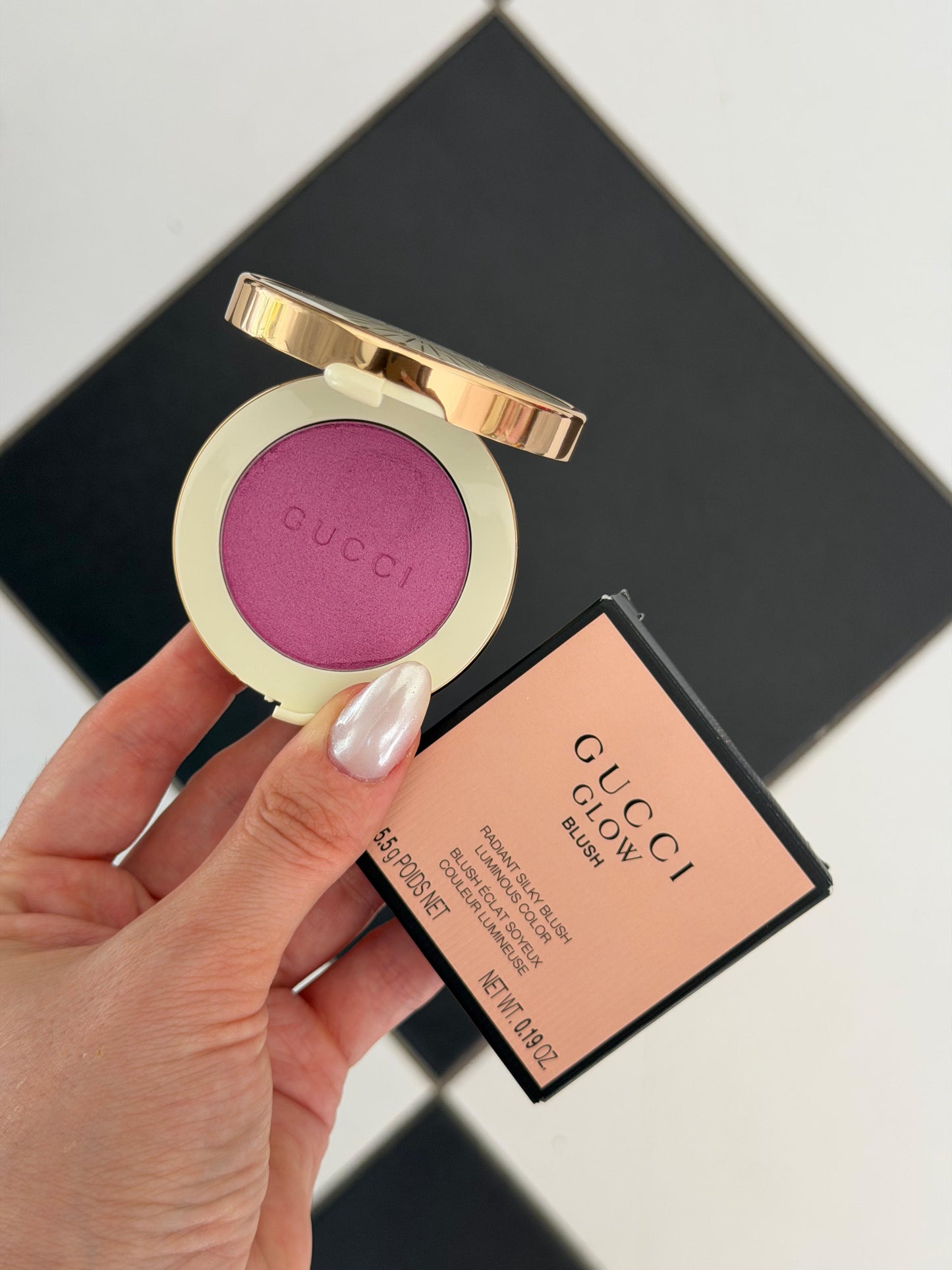 GUCCI Glow Blush (01)
Radiant Silky Luminous Color