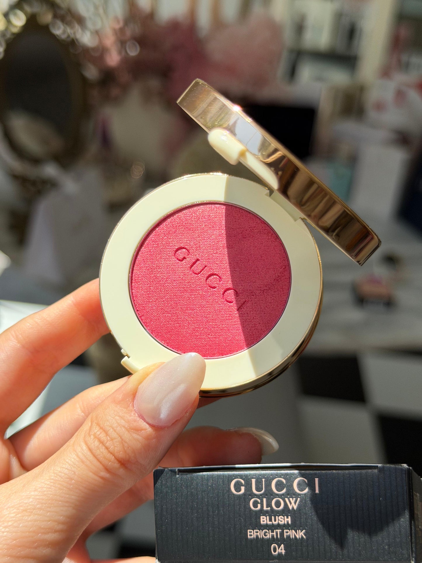 GUCCI Glow Blush (04)
Radiant Silky Luminous Color