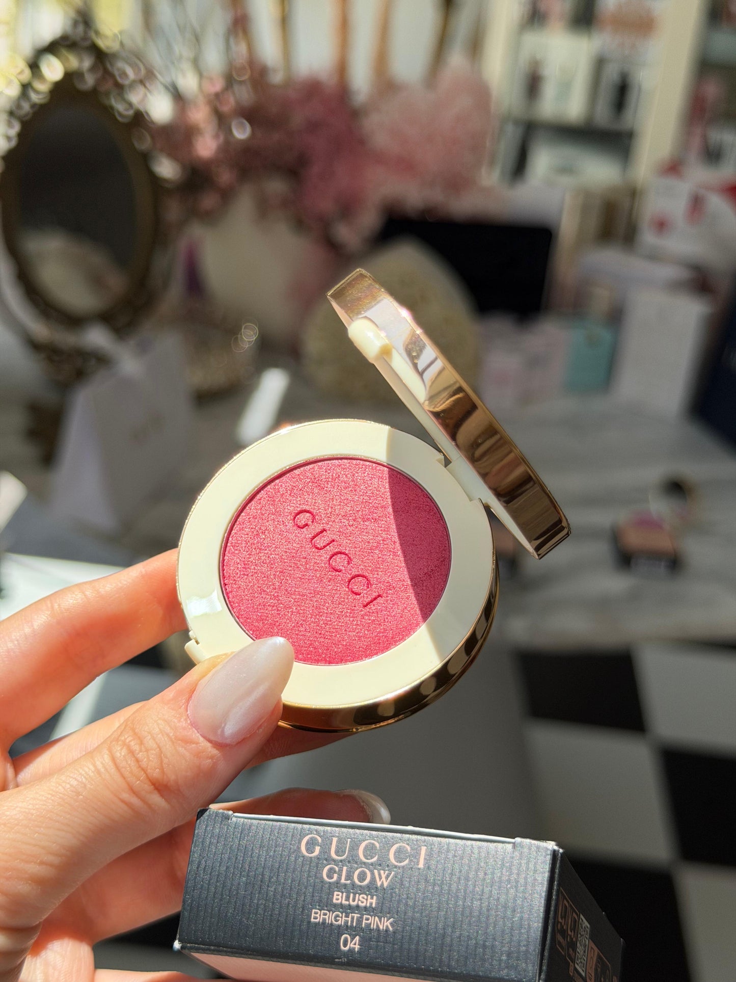 GUCCI Glow Blush (04)
Radiant Silky Luminous Color