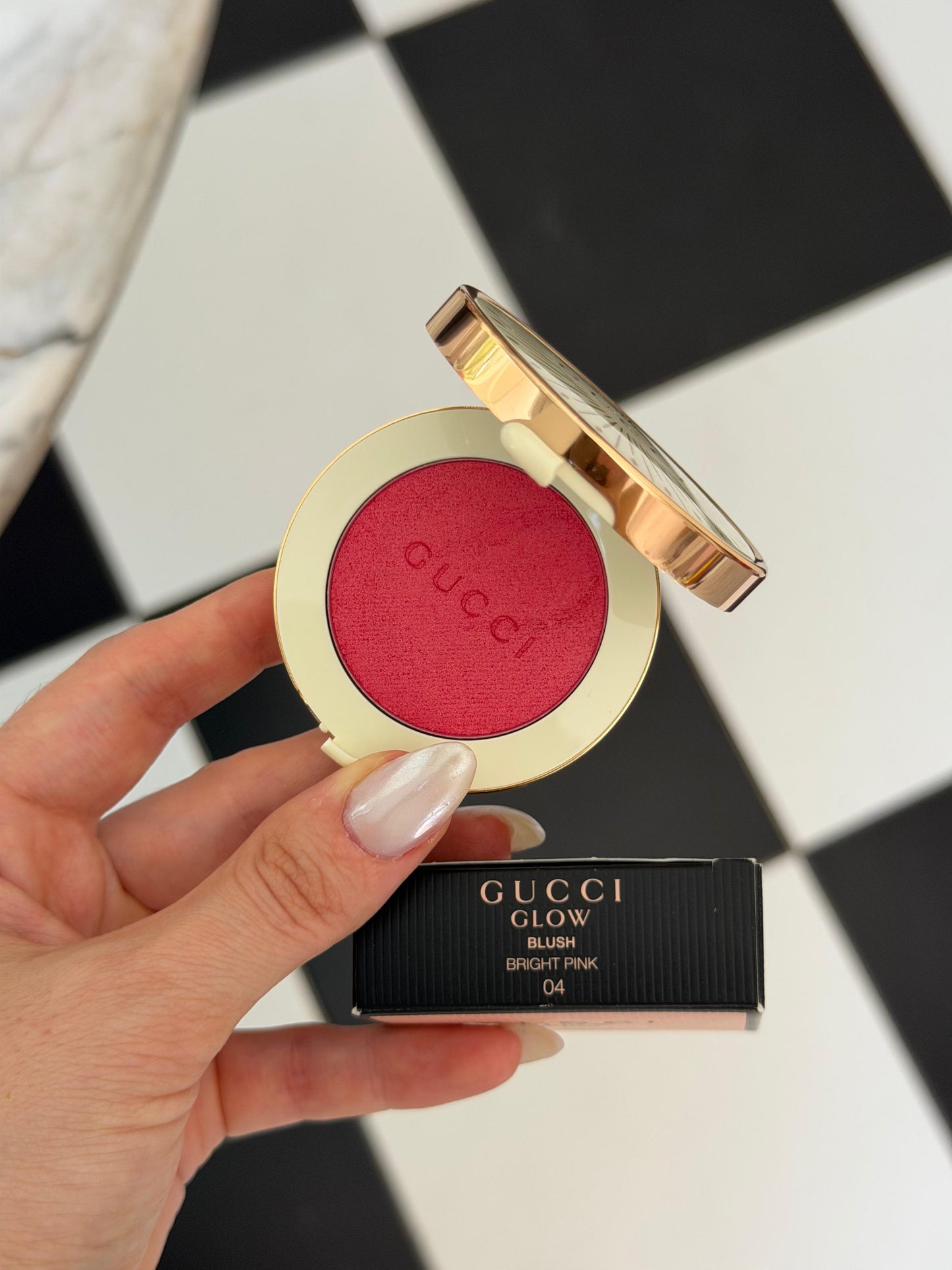 GUCCI Glow Blush (04)
Radiant Silky Luminous Color