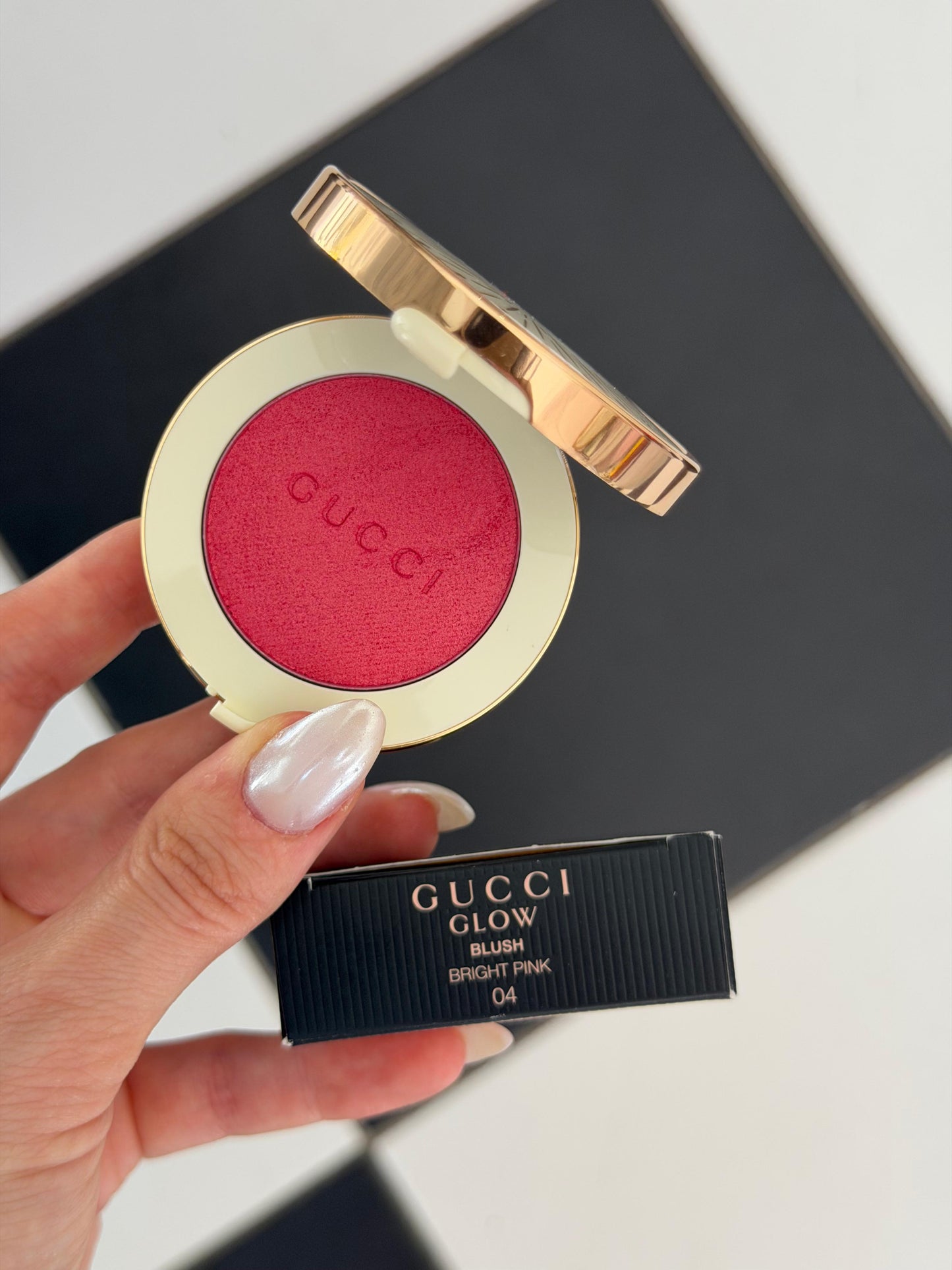 GUCCI Glow Blush (04)
Radiant Silky Luminous Color