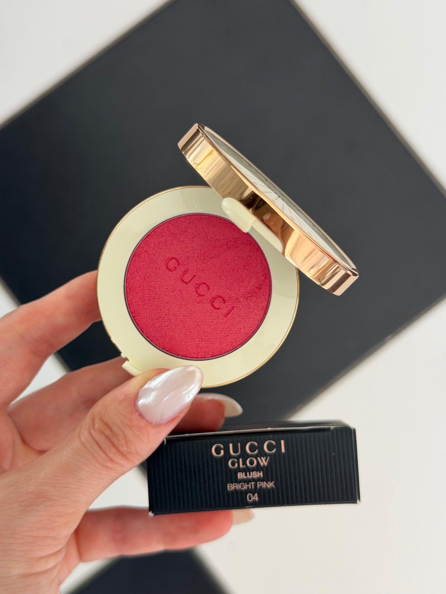 GUCCI Glow Blush (04)
Radiant Silky Luminous Color