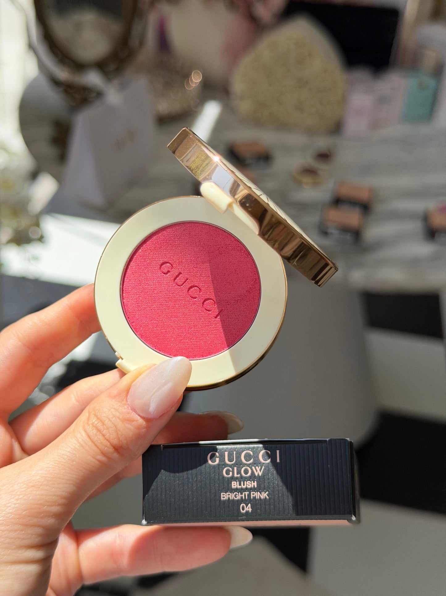 GUCCI Glow Blush (04)
Radiant Silky Luminous Color