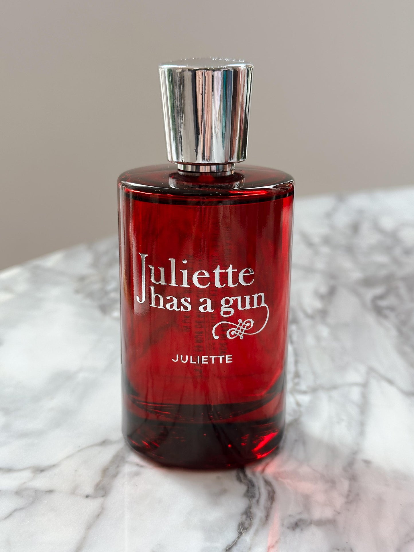 JULIETTE HAS A GUN
Juliette Eau de Parfum 100ml
Fruity, Floral, Sensual