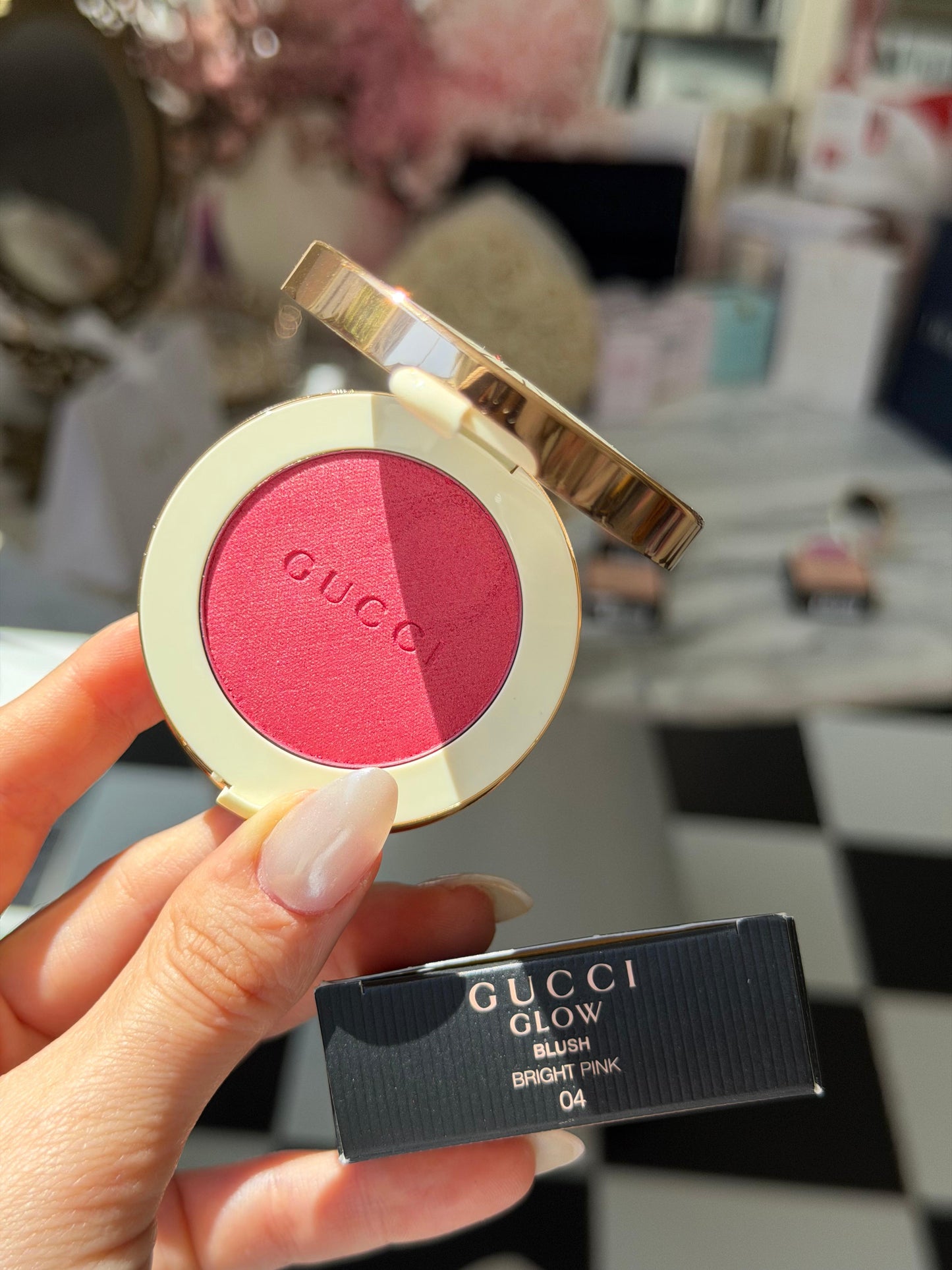 GUCCI Glow Blush (04)
Radiant Silky Luminous Color