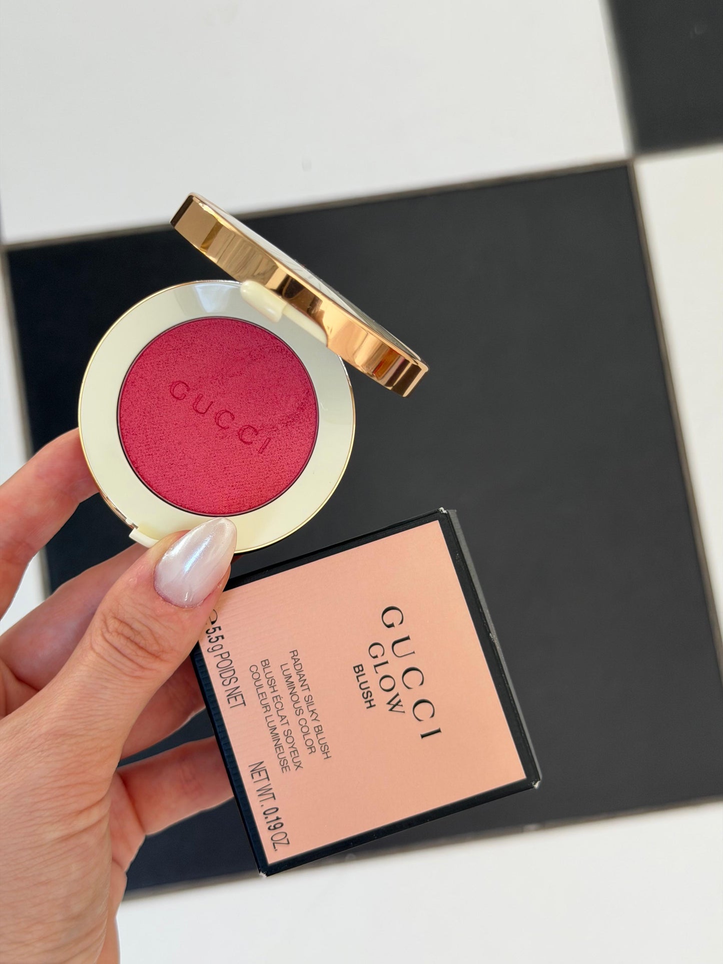 GUCCI Glow Blush (04)
Radiant Silky Luminous Color