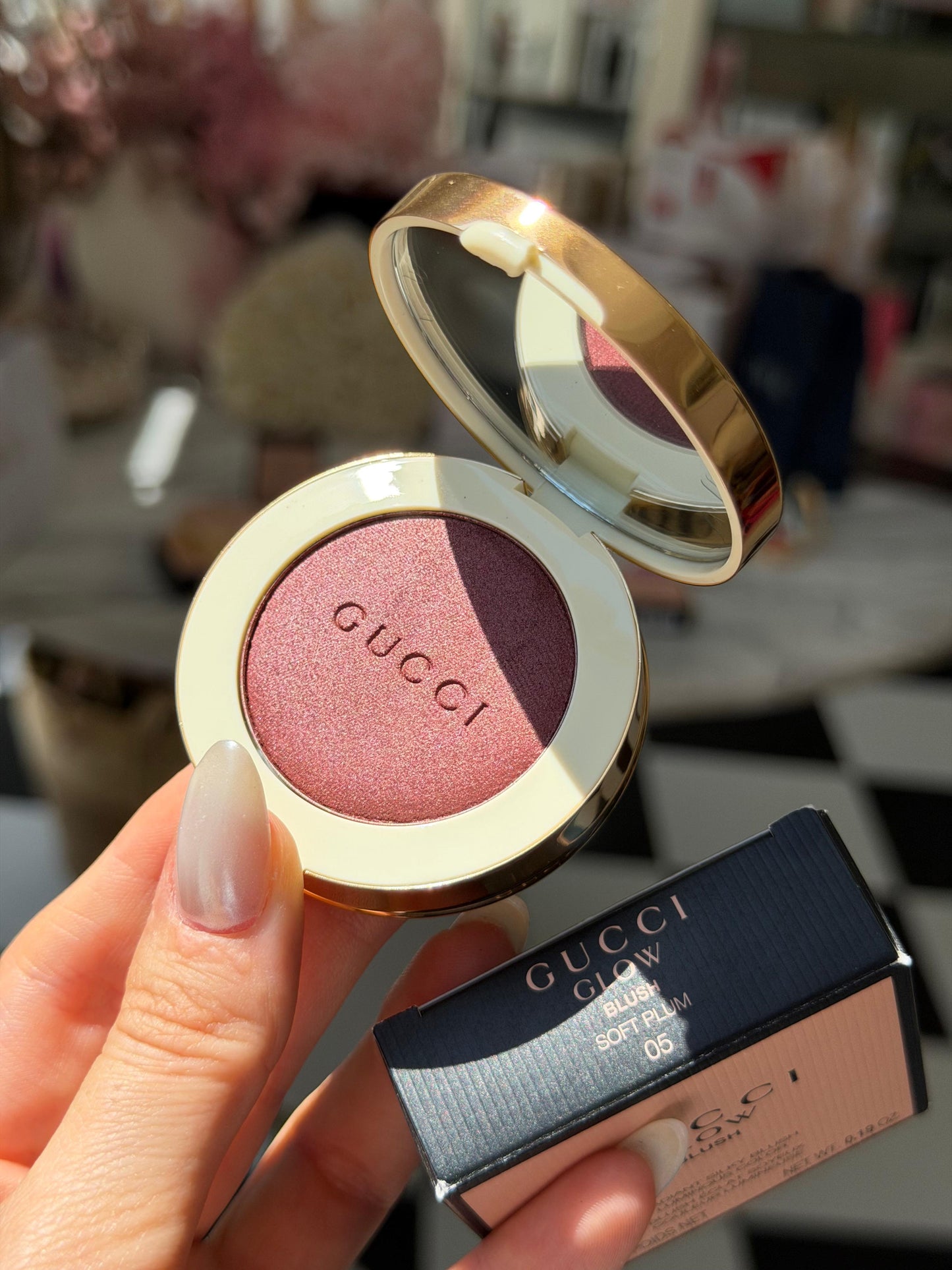 GUCCI Glow Blush (05)
Radiant Silky Luminous Color