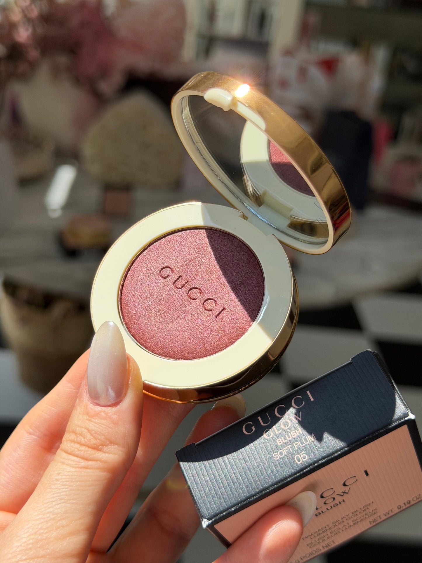 GUCCI Glow Blush (05)
Radiant Silky Luminous Color