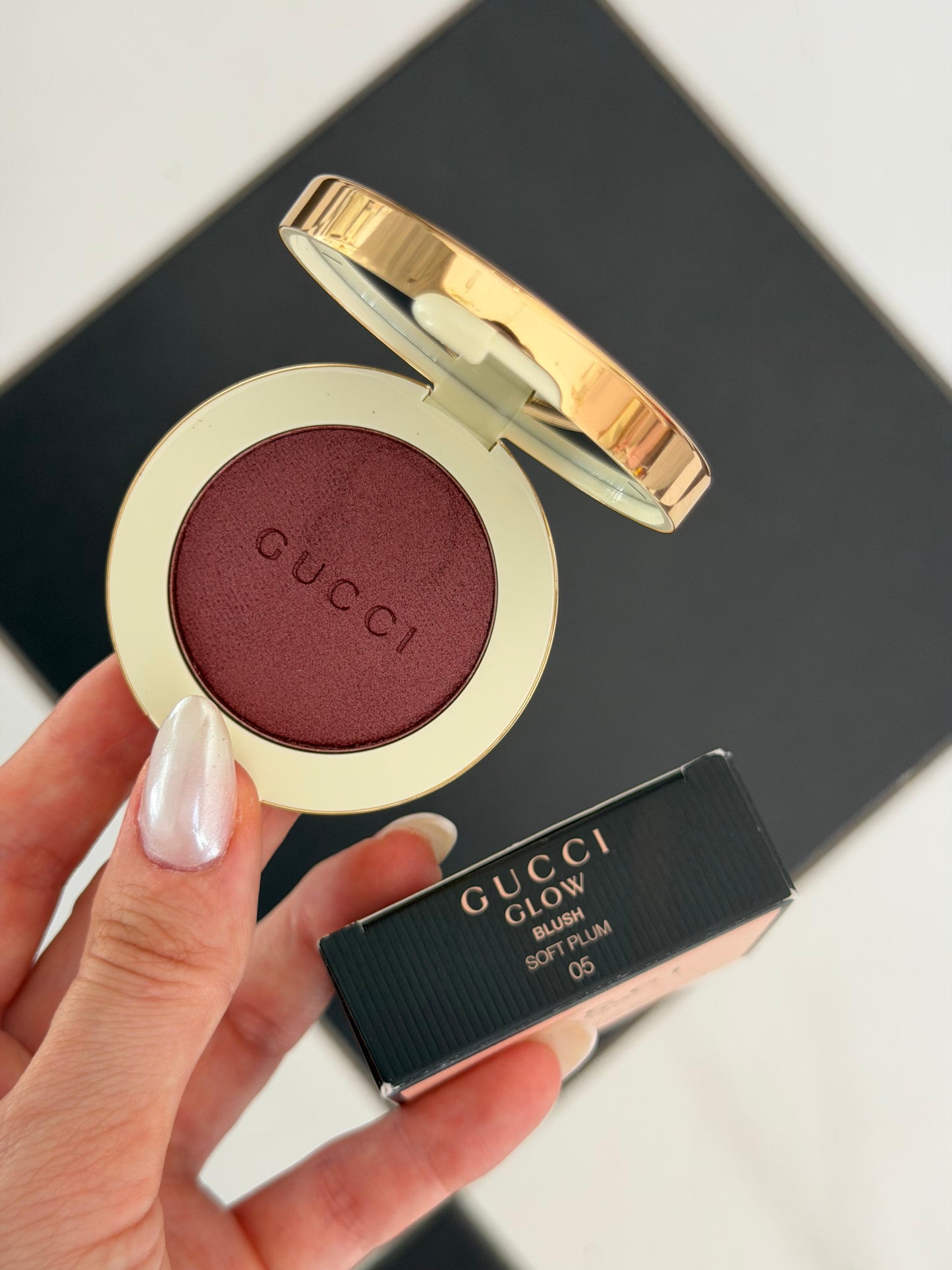 GUCCI Glow Blush (05)
Radiant Silky Luminous Color