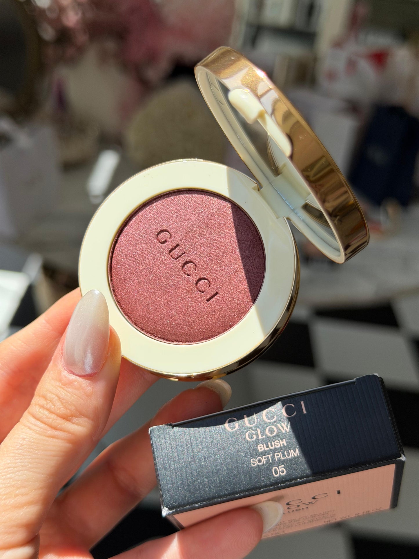 GUCCI Glow Blush (05)
Radiant Silky Luminous Color