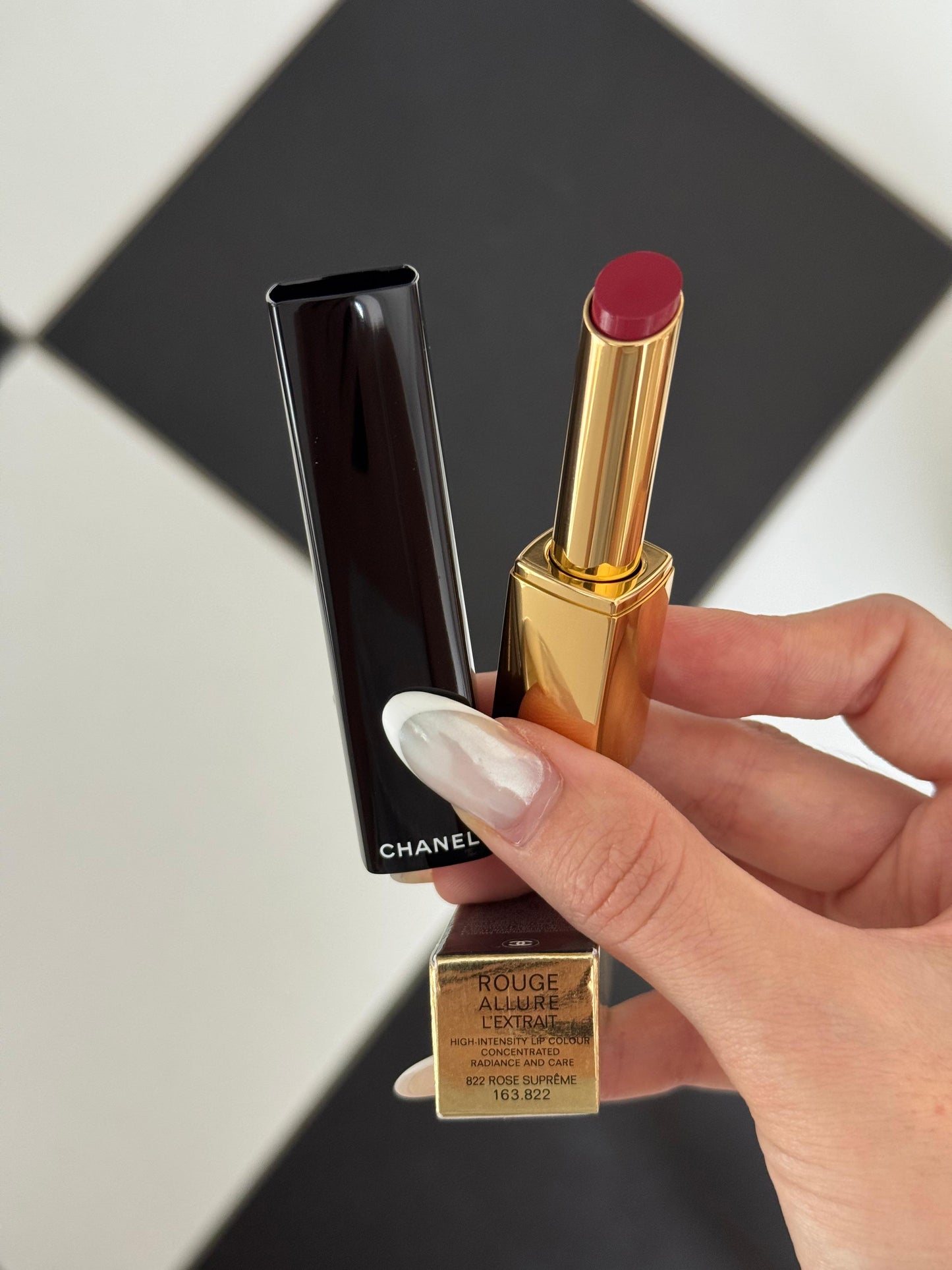 CHANEL Rouge Allure L’Extrait
High-Intensity Lipstick (822) - Concentrated Radiance and Care